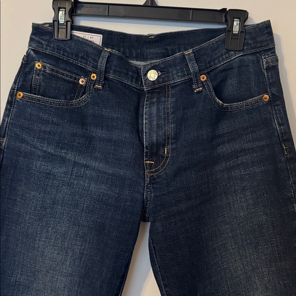 GAP Mid Rise Girlfriend Jeans from this season! Sz 4/27 LIKE NEW - Picture 2 of 4